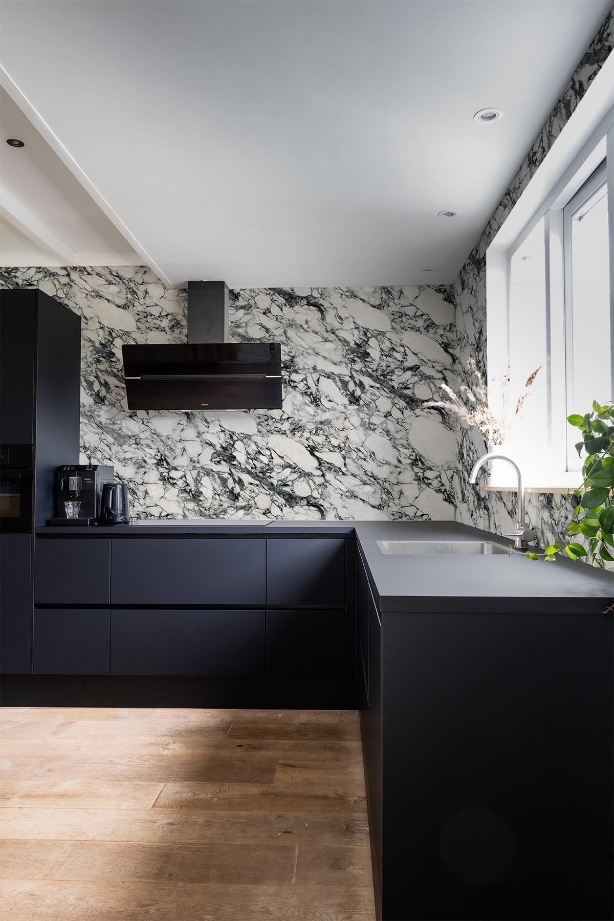 Calacatta Marble Black