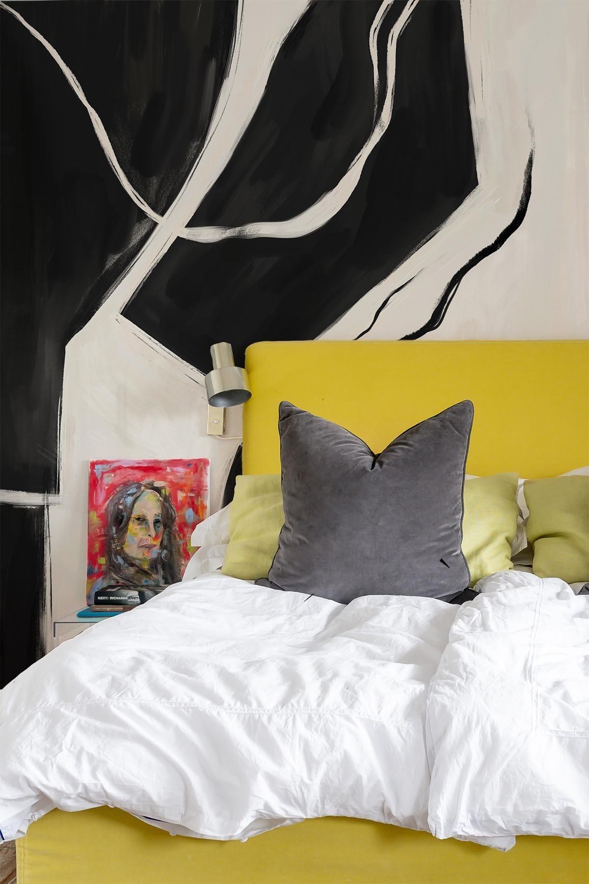  Contrast Art Black