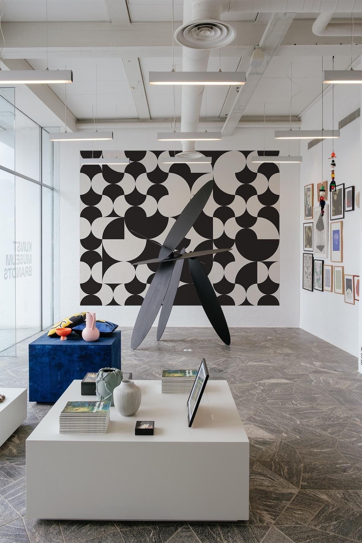  Retro Geometric Black