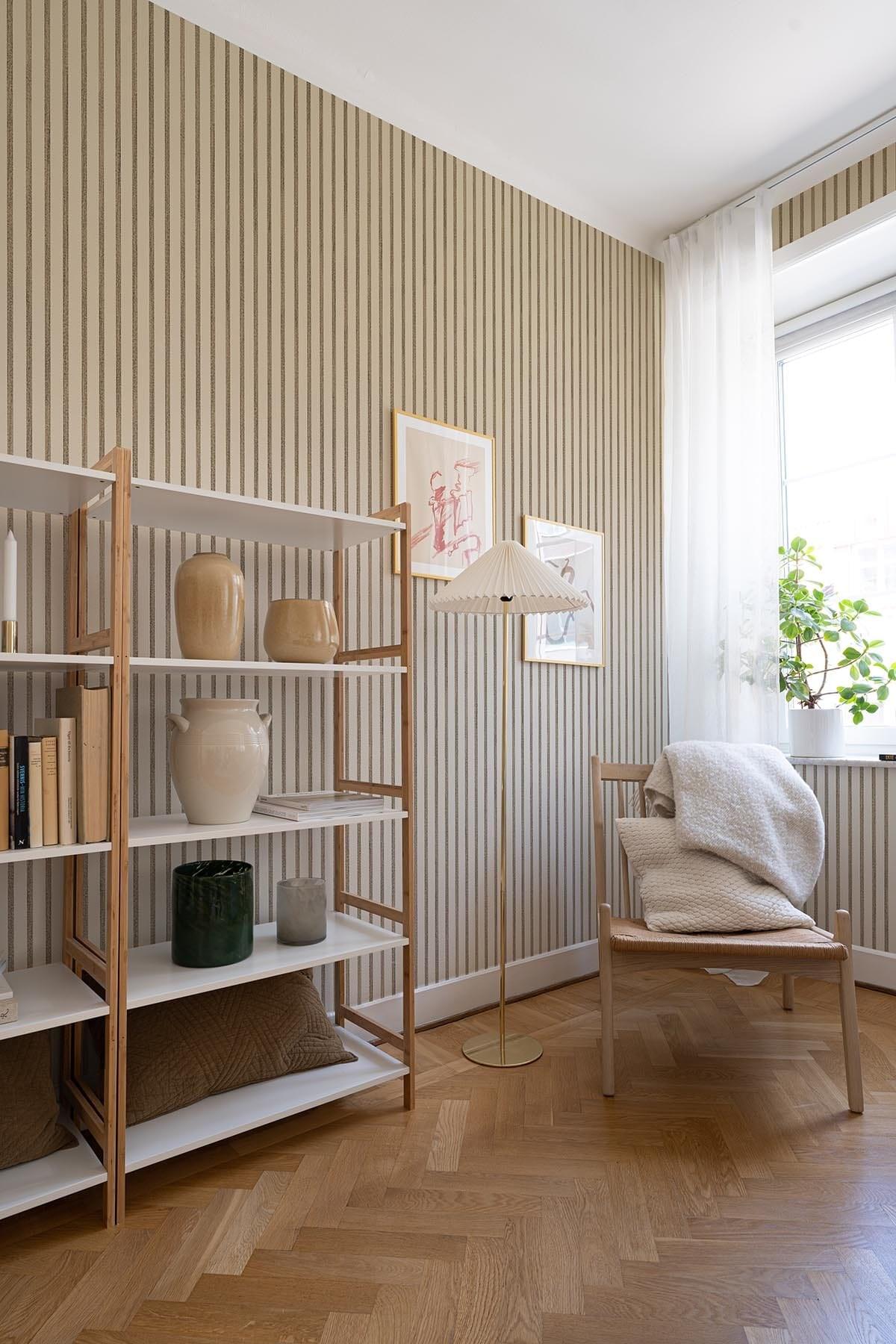  Linear Ombre Pale Yellow