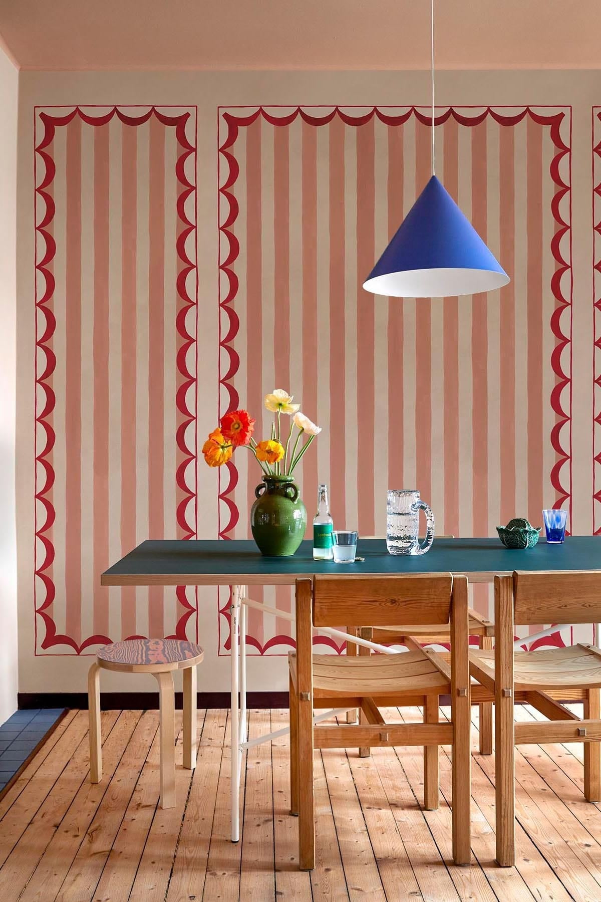  Scallop Panel Pink/Red