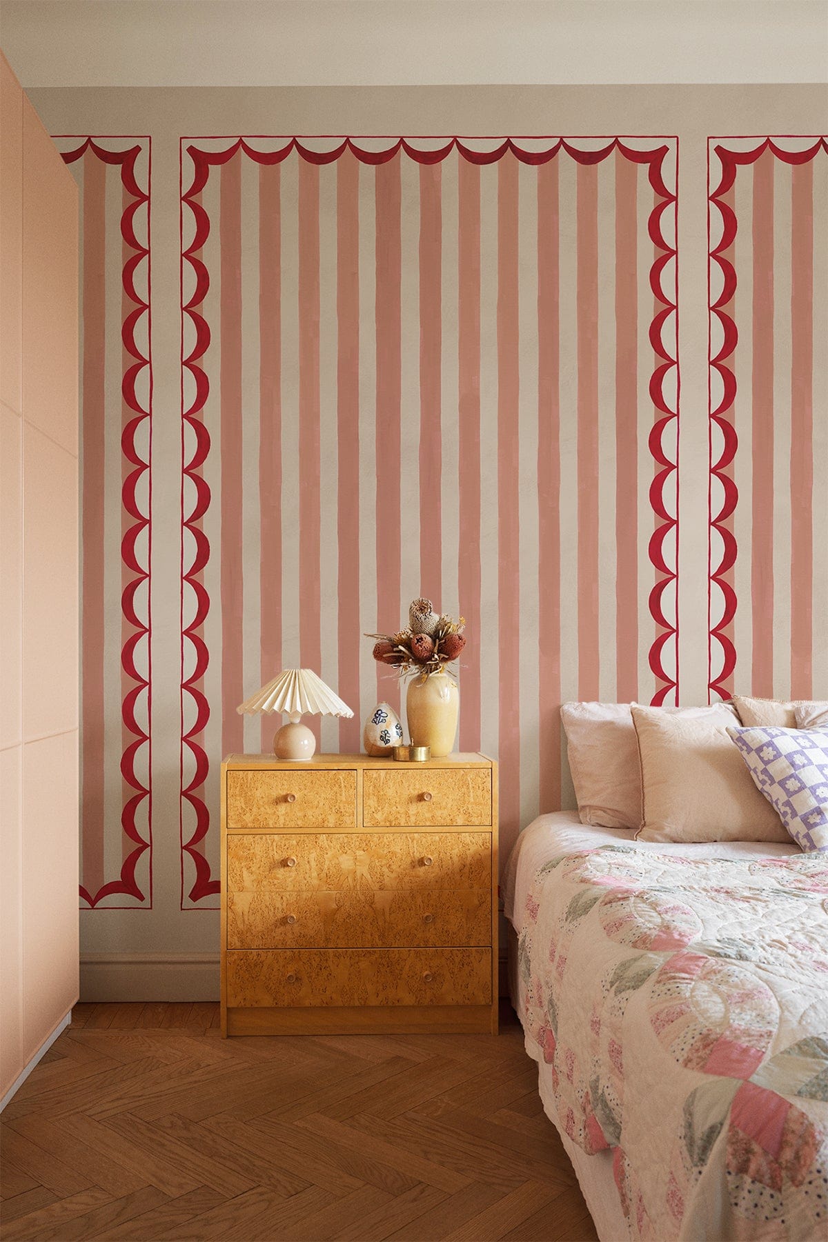  Scallop Panel Pink/Red