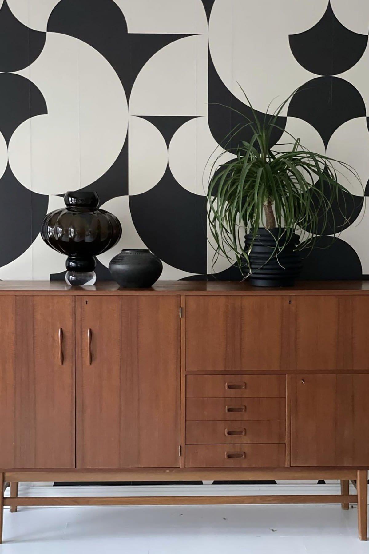  Retro Geometric Black