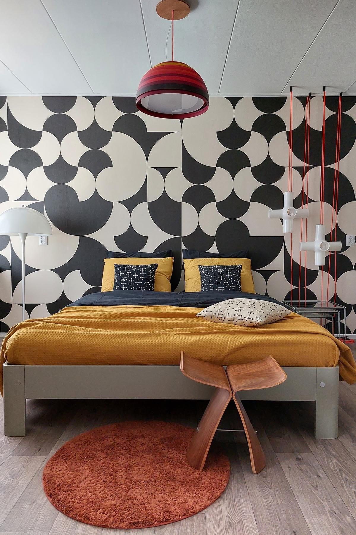  Retro Geometric Black